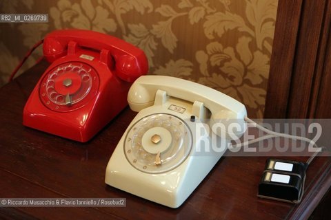 Castel Gandolfo (Roma) Maggio 2005: .Lo studio, la scrivania e i telefoni.Ph Riccardo Musacchio e Flavio Ianniello.
 ©Riccardo Musacchio & Flavio Ianniello/Rosebud2