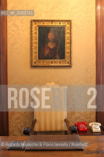 Castel Gandolfo (Roma) Maggio 2005: .Lo studio, la scrivania e i telefoni.Ph Riccardo Musacchio e Flavio Ianniello.
 ©Riccardo Musacchio & Flavio Ianniello/Rosebud2