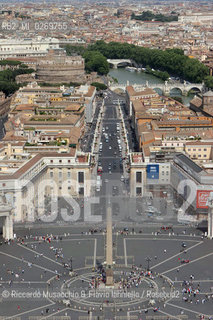 Città del Vaticano,  May 2005.Nella foto: veduta della Piazza da sopra la Basilica. ©Riccardo Musacchio & Flavio Ianniello/Rosebud2