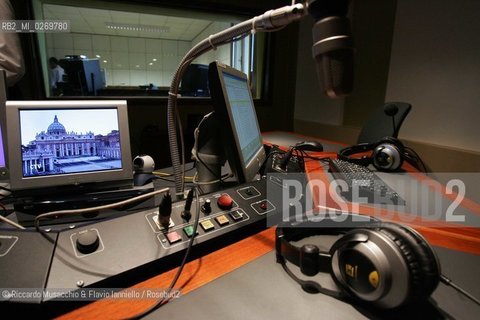 Città del Vaticano,  May 2005.Nella foto: lo studio di radio Vaticana. ©Riccardo Musacchio & Flavio Ianniello/Rosebud2