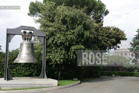Città del Vaticano,  May 2005.Nella foto: Giardini Vaticani e campana del Giubileo del 2000. ©Riccardo Musacchio & Flavio Ianniello/Rosebud2