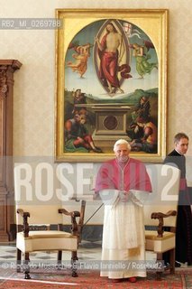 Città del Vaticano,  Nov 2005.Nella foto: il Papa nella biblioteca durante unudienza privata. ©Riccardo Musacchio & Flavio Ianniello/Rosebud2