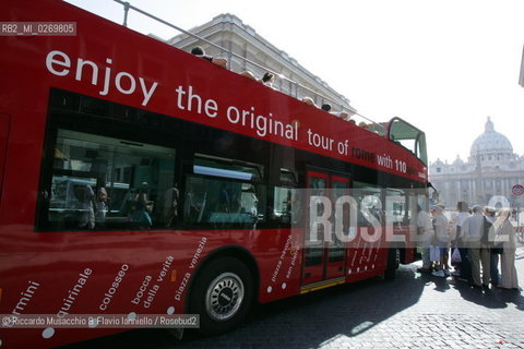 Roma, città del turismo religioso..Nella foto: pulmann turistico.Ph Riccardo Musacchio e Flavio Ianniello.
 ©Riccardo Musacchio & Flavio Ianniello/Rosebud2
