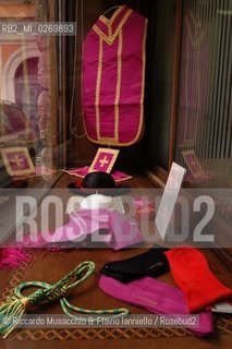 Roma 24-11-2003. Vatican Style, negozi di abbigliamento ed accessori clericali. in foto: la sartoria Gammarelli. ©Riccardo Musacchio & Flavio Ianniello/Rosebud2