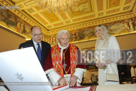 Città del Vaticano 12 Gennaio 2013 Papa  Benedetto XVI ha ricevuto questa mattina in udienza privata il principe Alberto II di Monaco con la principessa Charlene. ©Riccardo Musacchio & Flavio Ianniello/Rosebud2