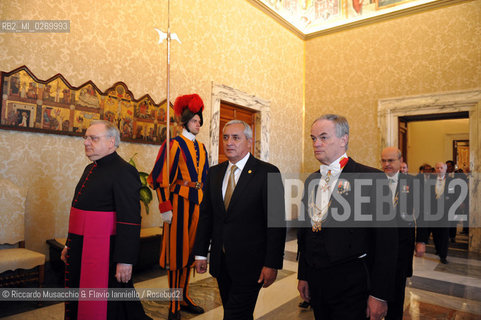 Città del Vaticano, Palazzo Apostolico 16-02-2013.Il Papa Benedetto XVI riceve in udienza il Presidente del Guatemala .S.e.  Otto Fernando Pérez Molina. ©Riccardo Musacchio & Flavio Ianniello/Rosebud2