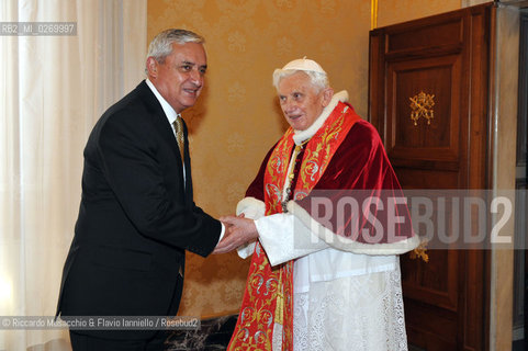 Città del Vaticano, Palazzo Apostolico 16-02-2013.Il Papa Benedetto XVI riceve in udienza il Presidente del Guatemala .S.e.  Otto Fernando Pérez Molina. ©Riccardo Musacchio & Flavio Ianniello/Rosebud2