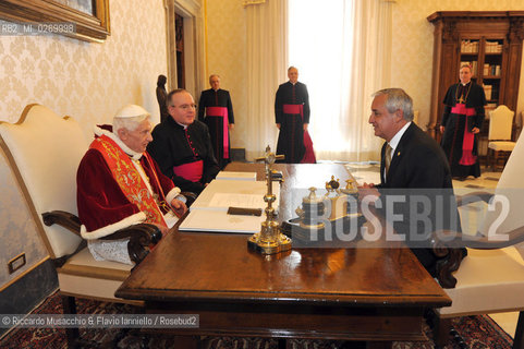 Città del Vaticano, Palazzo Apostolico 16-02-2013.Il Papa Benedetto XVI riceve in udienza il Presidente del Guatemala .S.e.  Otto Fernando Pérez Molina. ©Riccardo Musacchio & Flavio Ianniello/Rosebud2