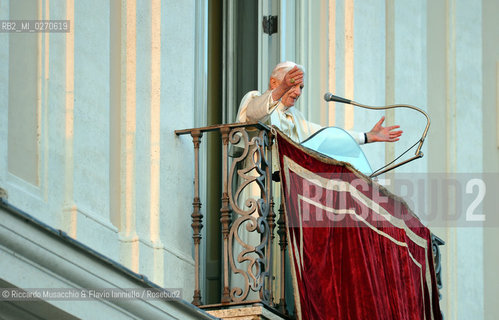 Castel Gandolfo (Rome) Feb 28 2013. Pope Benedict XVI greets the faithful from the balcony during the last day of his reign as pontiff.  ©Riccardo Musacchio & Flavio Ianniello/Rosebud2