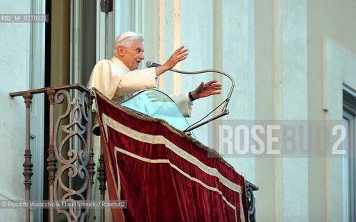 Castel Gandolfo (Rome) Feb 28 2013. Pope Benedict XVI greets the faithful from the balcony during the last day of his reign as pontiff.  ©Riccardo Musacchio & Flavio Ianniello/Rosebud2