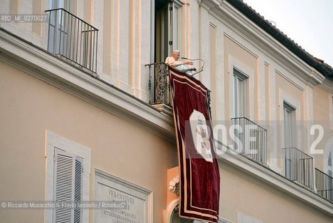 Castel Gandolfo (Rome) Feb 28 2013. Pope Benedict XVI greets the faithful from the balcony during the last day of his reign as pontiff.  ©Riccardo Musacchio & Flavio Ianniello/Rosebud2