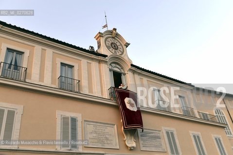 Castel Gandolfo (Rome) Feb 28 2013. Pope Benedict XVI greets the faithful from the balcony during the last day of his reign as pontiff.  ©Riccardo Musacchio & Flavio Ianniello/Rosebud2