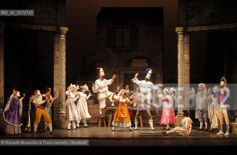 Milano, Teatro Nazionale 22 / 10 / 2004: Rugantino di Garinei e Giovannini, musica di Armando Trovajoli coreografie di Gino Landi, scene e costumi Giulio Coltellacci, regia di Pietro Garinei..Con Michele La Ginestra, Fiorella Rubino, Maurizio Mattioli e Edy Angelillo.Foto di Riccardo Musacchio & Flavio Ianniello
 ©Riccardo Musacchio & Flavio Ianniello/Rosebud2