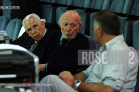 Roma, Teatro Greco 27 / 09 / 2004.Prove dello spettacolo Rugantino con Michele La Ginestra, Fiorella Rubino, Edy Angelillo, Maurizio Mattioli e tutto il cast, regia di Pietro Garinei..Nella foto: Pietro Garinei e Armando Trovajoli parlano con Ettore, il tecnico del suono.Ph Riccardo Musacchio
 ©Riccardo Musacchio & Flavio Ianniello/Rosebud2