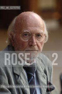 Roma, Cavea dell Auditoriuum 05 / 07 / 2004.Stagione estiva dell Accademia Nazionale di santa Cecilia:.Roberto Gatto plays Rugantino.Nella foto: il maestro Armando Trovajoli.Ph Riccardo Musacchio
 ©Riccardo Musacchio & Flavio Ianniello/Rosebud2