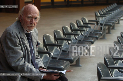 Roma, Cavea dell Auditoriuum 05 / 07 / 2004.Stagione estiva dell Accademia Nazionale di santa Cecilia:.Roberto Gatto plays Rugantino.Nella foto: il maestro Armando Trovajoli.Ph Riccardo Musacchio
 ©Riccardo Musacchio & Flavio Ianniello/Rosebud2