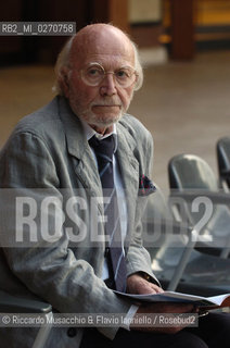 Roma, Cavea dell Auditoriuum 05 / 07 / 2004.Stagione estiva dell Accademia Nazionale di santa Cecilia:.Roberto Gatto plays Rugantino.Nella foto: il maestro Armando Trovajoli.Ph Riccardo Musacchio
 ©Riccardo Musacchio & Flavio Ianniello/Rosebud2