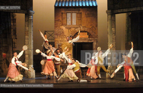 Milano, Teatro Nazionale 22 / 10 / 2004: Rugantino di Garinei e Giovannini, musica di Armando Trovajoli coreografie di Gino Landi, scene e costumi Giulio Coltellacci, regia di Pietro Garinei..Con Michele La Ginestra, Fiorella Rubino, Maurizio Mattioli e Edy Angelillo.Foto di Riccardo Musacchio & Flavio Ianniello
 ©Riccardo Musacchio & Flavio Ianniello/Rosebud2