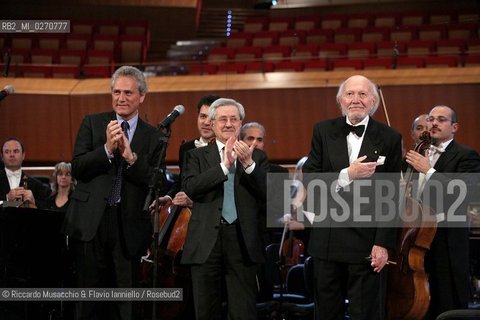 Roma, Auditorium Parco della Musica 28 04 2007.Omaggio ad Armando Trovajoli.Orchestra e Coro dellAccademia Nazionale di Santa Cecilia.Franco Petracchi direttore.Armando Trovajoli pianoforte.Massimo Quarta violino.Nella foto da sin. il ministro Francesco Rutelli, il Prof. Bruno Cagli e Armando Trovajoli..Ph Riccardo Musacchio
 ©Riccardo Musacchio & Flavio Ianniello/Rosebud2