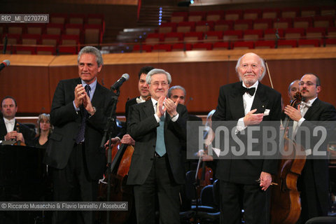 Roma, Auditorium Parco della Musica 28 04 2007.Omaggio ad Armando Trovajoli.Orchestra e Coro dellAccademia Nazionale di Santa Cecilia.Franco Petracchi direttore.Armando Trovajoli pianoforte.Massimo Quarta violino.Ph Riccardo Musacchio
 ©Riccardo Musacchio & Flavio Ianniello/Rosebud2