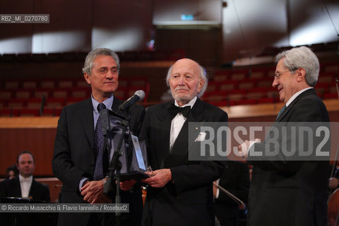 Roma, Auditorium Parco della Musica 28 04 2007.Omaggio ad Armando Trovajoli.Orchestra e Coro dellAccademia Nazionale di Santa Cecilia.Franco Petracchi direttore.Armando Trovajoli pianoforte.Massimo Quarta violino.Ph Riccardo Musacchio
 ©Riccardo Musacchio & Flavio Ianniello/Rosebud2