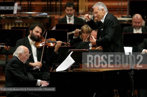 Roma, Auditorium Parco della Musica 28 04 2007.Omaggio ad Armando Trovajoli.Orchestra e Coro dellAccademia Nazionale di Santa Cecilia.Franco Petracchi direttore.Armando Trovajoli pianoforte.Massimo Quarta violino.Ph Riccardo Musacchio
 ©Riccardo Musacchio & Flavio Ianniello/Rosebud2