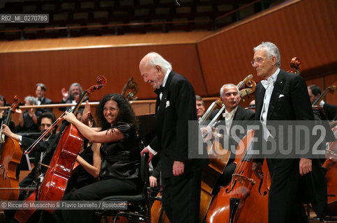 Roma, Auditorium Parco della Musica 28 04 2007.Omaggio ad Armando Trovajoli.Orchestra e Coro dellAccademia Nazionale di Santa Cecilia.Franco Petracchi direttore.Armando Trovajoli pianoforte.Massimo Quarta violino.Ph Riccardo Musacchio
 ©Riccardo Musacchio & Flavio Ianniello/Rosebud2