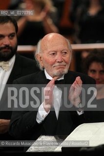 Roma, Auditorium Parco della Musica 28 04 2007.Omaggio ad Armando Trovajoli.Orchestra e Coro dellAccademia Nazionale di Santa Cecilia.Franco Petracchi direttore.Armando Trovajoli pianoforte.Massimo Quarta violino.Ph Riccardo Musacchio
 ©Riccardo Musacchio & Flavio Ianniello/Rosebud2