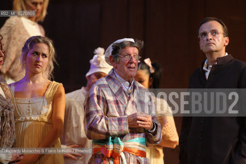 Fabriano, AN 21 11 2009 .Aggiungi Un Posto a Tavola il Musical.di Garinei e Giovannini con la collaborazione.di Jaja Fiastri.Musiche di Armando Trovajoli.Coreografie di Gino Landi.Messa in Scena di Johnny Dorelli.con Gianluca Guidi, Enzo Garinei e Marisa Laurito.e con Marco Simeoli e Valentina Cenni.. ©Riccardo Musacchio & Flavio Ianniello/Rosebud2