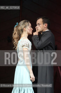 Fabriano, AN 21 11 2009 .Aggiungi Un Posto a Tavola il Musical.di Garinei e Giovannini con la collaborazione.di Jaja Fiastri.Musiche di Armando Trovajoli.Coreografie di Gino Landi.Messa in Scena di Johnny Dorelli.con Gianluca Guidi, Enzo Garinei e Marisa Laurito.e con Marco Simeoli e Valentina Cenni.. ©Riccardo Musacchio & Flavio Ianniello/Rosebud2