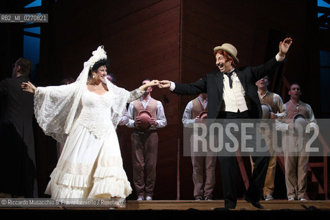 Fabriano, AN 21 11 2009 .Aggiungi Un Posto a Tavola il Musical.di Garinei e Giovannini con la collaborazione.di Jaja Fiastri.Musiche di Armando Trovajoli.Coreografie di Gino Landi.Messa in Scena di Johnny Dorelli.con Gianluca Guidi, Enzo Garinei e Marisa Laurito.e con Marco Simeoli e Valentina Cenni.. ©Riccardo Musacchio & Flavio Ianniello/Rosebud2