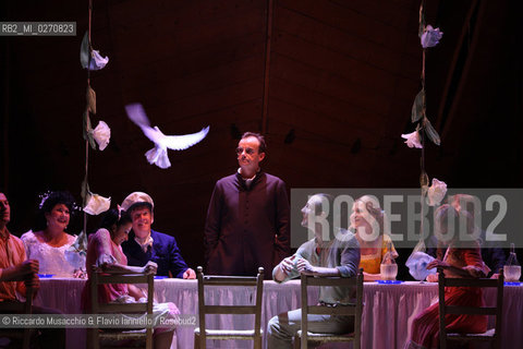 Fabriano, AN 21 11 2009 .Aggiungi Un Posto a Tavola il Musical.di Garinei e Giovannini con la collaborazione.di Jaja Fiastri.Musiche di Armando Trovajoli.Coreografie di Gino Landi.Messa in Scena di Johnny Dorelli.con Gianluca Guidi, Enzo Garinei e Marisa Laurito.e con Marco Simeoli e Valentina Cenni.. ©Riccardo Musacchio & Flavio Ianniello/Rosebud2