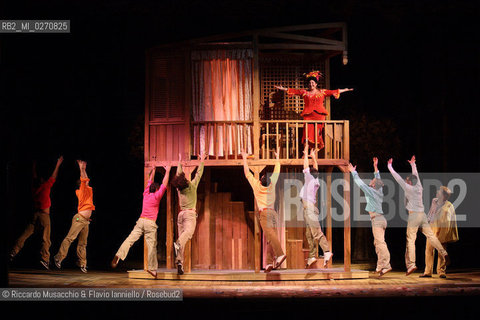 Fabriano, AN 21 11 2009 .Aggiungi Un Posto a Tavola il Musical.di Garinei e Giovannini con la collaborazione.di Jaja Fiastri.Musiche di Armando Trovajoli.Coreografie di Gino Landi.Messa in Scena di Johnny Dorelli.con Gianluca Guidi, Enzo Garinei e Marisa Laurito.e con Marco Simeoli e Valentina Cenni.. ©Riccardo Musacchio & Flavio Ianniello/Rosebud2