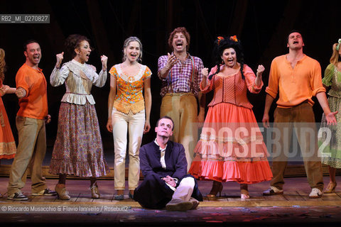Fabriano, AN 21 11 2009 .Aggiungi Un Posto a Tavola il Musical.di Garinei e Giovannini con la collaborazione.di Jaja Fiastri.Musiche di Armando Trovajoli.Coreografie di Gino Landi.Messa in Scena di Johnny Dorelli.con Gianluca Guidi, Enzo Garinei e Marisa Laurito.e con Marco Simeoli e Valentina Cenni.. ©Riccardo Musacchio & Flavio Ianniello/Rosebud2