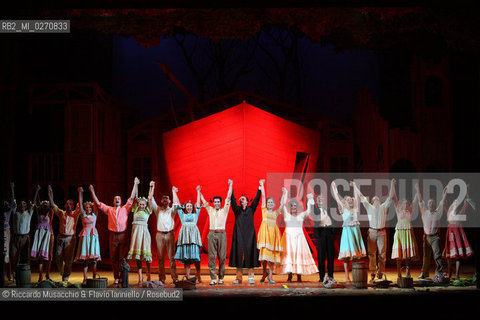 Fabriano, AN 21 11 2009 .Aggiungi Un Posto a Tavola il Musical.di Garinei e Giovannini con la collaborazione.di Jaja Fiastri.Musiche di Armando Trovajoli.Coreografie di Gino Landi.Messa in Scena di Johnny Dorelli.con Gianluca Guidi, Enzo Garinei e Marisa Laurito.e con Marco Simeoli e Valentina Cenni.. ©Riccardo Musacchio & Flavio Ianniello/Rosebud2