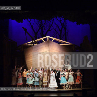 Fabriano, AN 21 11 2009 .Aggiungi Un Posto a Tavola il Musical.di Garinei e Giovannini con la collaborazione.di Jaja Fiastri.Musiche di Armando Trovajoli.Coreografie di Gino Landi.Messa in Scena di Johnny Dorelli.con Gianluca Guidi, Enzo Garinei e Marisa Laurito.e con Marco Simeoli e Valentina Cenni.. ©Riccardo Musacchio & Flavio Ianniello/Rosebud2