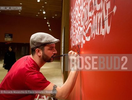 Roma, Auditorium Parco della Musica 15 03 2013.Libri Come, Festa del Libro e della Lettura..Nella foto: Luca Barcellona esegue la performance di calligrafia Europa. ©Riccardo Musacchio & Flavio Ianniello/Rosebud2