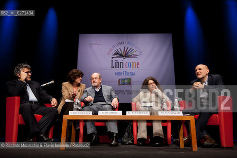 Roma, Auditorium Parco della Musica 16 03 2013.Libri Come, Festa del Libro e della Lettura..Nella foto: Salman Rushdie intervistato da Giancarlo De Cataldo, Melania Mazzucco e Marino Sinibaldi. ©Riccardo Musacchio & Flavio Ianniello/Rosebud2