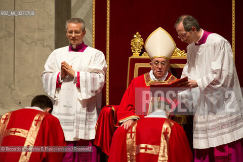 Città del vaticano, Basilica di San Pietro 29 03 2013.Messa del Venerdi Santo, Celebrazione della passione del Signore presieduta dal Sua Santità Papa Francesco. ©Riccardo Musacchio & Flavio Ianniello/Rosebud2