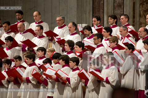 Città del vaticano, Basilica di San Pietro 29 03 2013.Messa del Venerdi Santo, Celebrazione della passione del Signore presieduta dal Sua Santità Papa Francesco.Nella foto:  il Coro della Cappella Sistina. ©Riccardo Musacchio & Flavio Ianniello/Rosebud2