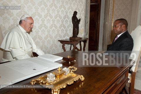 Città del Vaticano 11 04 2013.Sua Santità Papa Francesco riceve il primo ministro della Repubblica del Mozambico, Alberto Clementino Vaquina. ©Riccardo Musacchio & Flavio Ianniello/Rosebud2