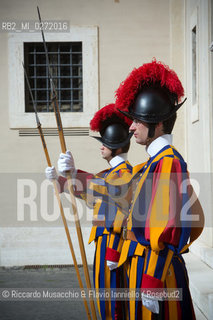 Città del Vaticano 11 04 2013.Sua Santità Papa Francesco riceve il primo ministro della Repubblica del Mozambico, Alberto Clementino Vaquina..Nella foto: Guardie Svizzere. ©Riccardo Musacchio & Flavio Ianniello/Rosebud2