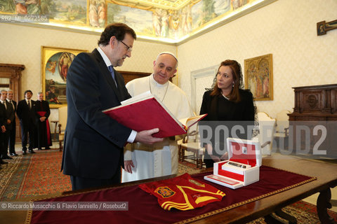 Città del Vaticano, Palazzo Apostolico 15 04 213.Sua Santità Papa Francesco  riceve in udienza il Primo Ministro spagnolo Mariano Rajoy accompagnato da mons. Georg Gaenswein. ©Riccardo Musacchio & Flavio Ianniello/Rosebud2