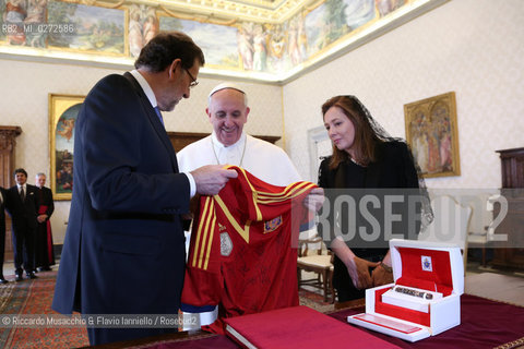 Città del Vaticano, Palazzo Apostolico 15 04 213.Sua Santità Papa Francesco  riceve in udienza il Primo Ministro spagnolo Mariano Rajoy accompagnato da mons. Georg Gaenswein. ©Riccardo Musacchio & Flavio Ianniello/Rosebud2