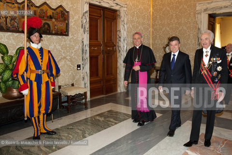 Città del Vaticano, Biblioteca 13 05 2013.Il Santo Padre Papa Francesco riceve in udienza, nel Palazzo Apostolico Vaticano, il Presidente della Repubblica della Colombia, il Signor Juan Manuel Santos Calderón. ©Riccardo Musacchio & Flavio Ianniello/Rosebud2