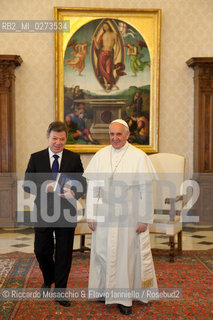 Città del Vaticano, Biblioteca 13 05 2013.Il Santo Padre Papa Francesco riceve in udienza, nel Palazzo Apostolico Vaticano, il Presidente della Repubblica della Colombia, il Signor Juan Manuel Santos Calderón. ©Riccardo Musacchio & Flavio Ianniello/Rosebud2