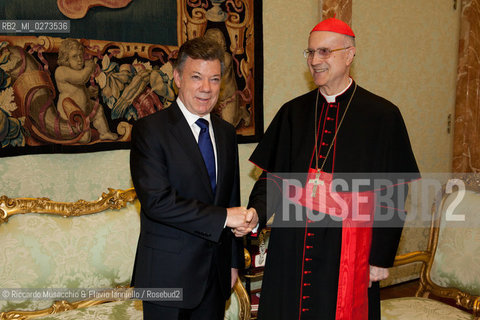 Città del Vaticano, Biblioteca 13 05 2013.Il Santo Padre Papa Francesco riceve in udienza, nel Palazzo Apostolico Vaticano, il Presidente della Repubblica della Colombia, il Signor Juan Manuel Santos Calderón. ©Riccardo Musacchio & Flavio Ianniello/Rosebud2