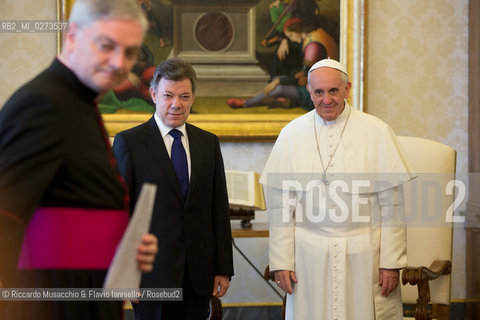 Città del Vaticano, Biblioteca 13 05 2013.Il Santo Padre Papa Francesco riceve in udienza, nel Palazzo Apostolico Vaticano, il Presidente della Repubblica della Colombia, il Signor Juan Manuel Santos Calderón. ©Riccardo Musacchio & Flavio Ianniello/Rosebud2