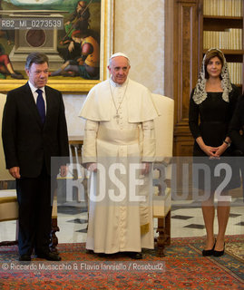Città del Vaticano, Biblioteca 13 05 2013.Il Santo Padre Papa Francesco riceve in udienza, nel Palazzo Apostolico Vaticano, il Presidente della Repubblica della Colombia, il Signor Juan Manuel Santos Calderón. ©Riccardo Musacchio & Flavio Ianniello/Rosebud2