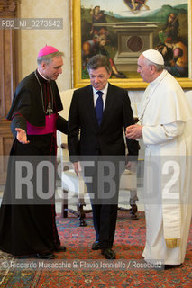 Città del Vaticano, Biblioteca 13 05 2013.Il Santo Padre Papa Francesco riceve in udienza, nel Palazzo Apostolico Vaticano, il Presidente della Repubblica della Colombia, il Signor Juan Manuel Santos Calderón. ©Riccardo Musacchio & Flavio Ianniello/Rosebud2